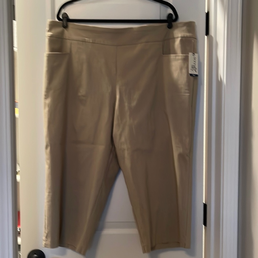 Khaki capris